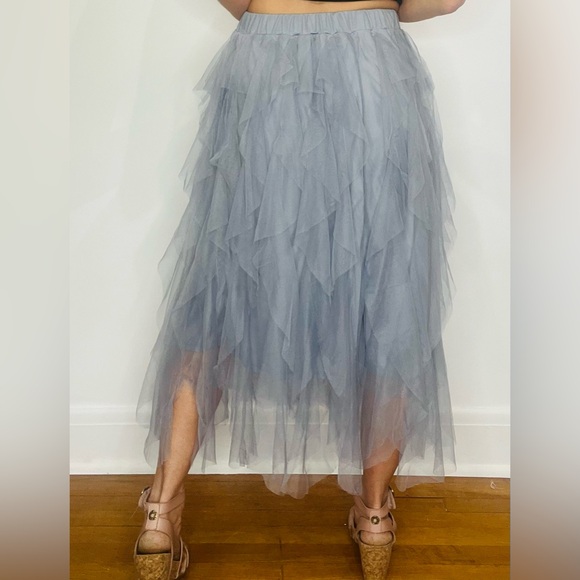 Elegant Gray Tulle Skirt - Picture 3 of 4